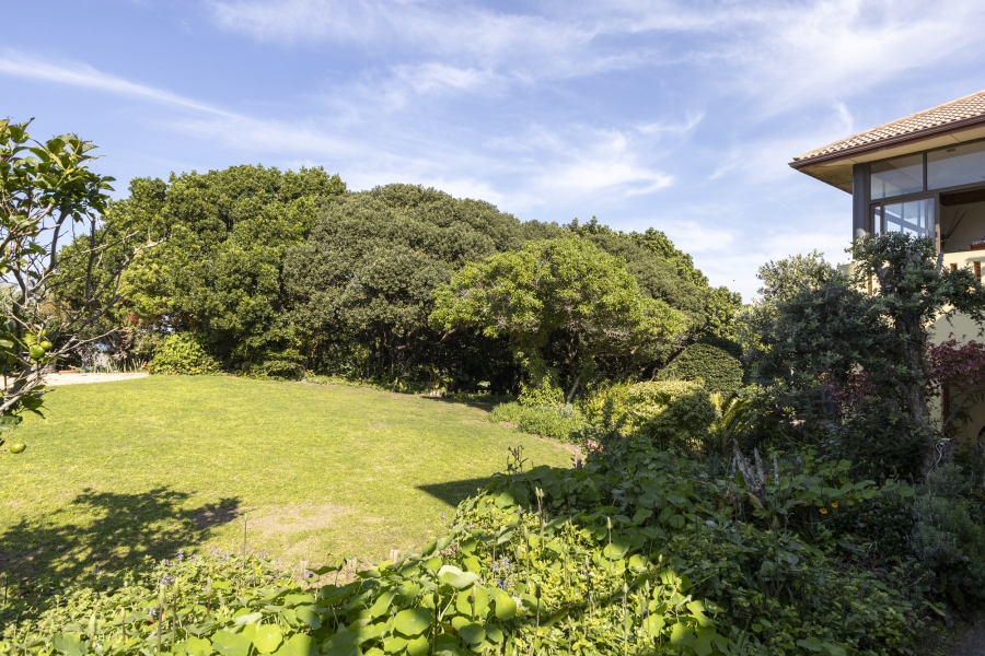 7 Bedroom Property for Sale in West Beach Eastern Cape